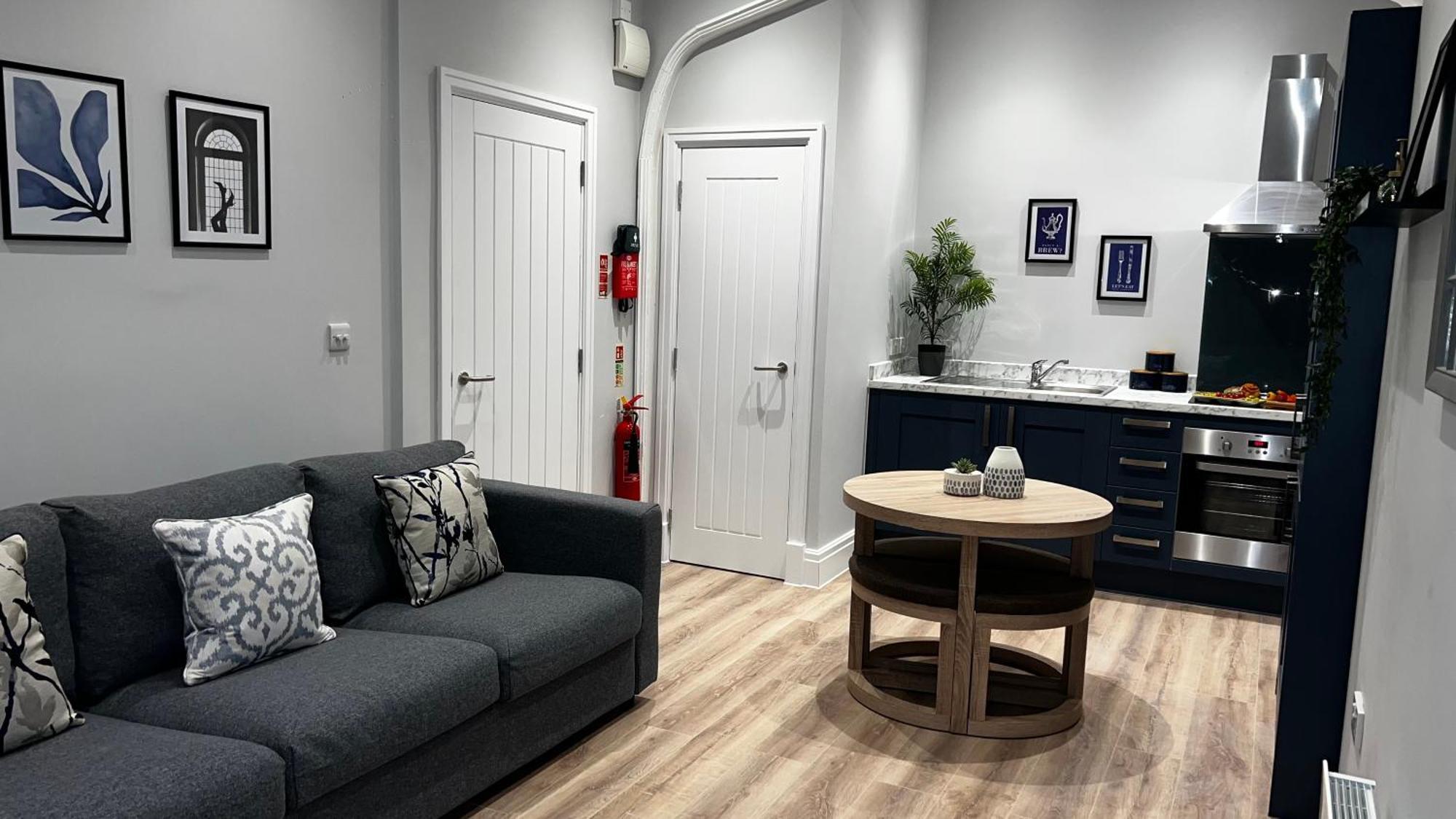 View On The Rows - Overlooking Eastgate Street Apartment *